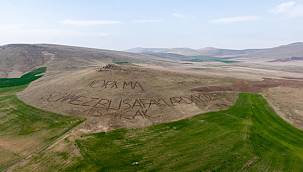 Vatan sevgisini dağlara yazdı
