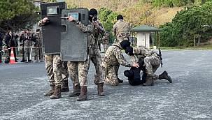 Özel harekat polislerinden nefes kesen tatbikat