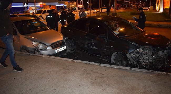 Battalgazi Kavşağında Trafik Kazası: 3 Yaralı