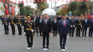 Malatya'da Cumhuriyetin 96. Yıl Dönümü Çelenk Sunumuyla Başladı