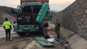 Doğanşehir'de Tır Duvara Çarptı: 1 Yaralı