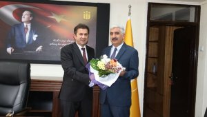 Eğitim Fakültesine Atanan Prof. Erdem Görevi Devir Aldı