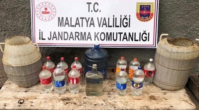 Jandarma Kaçak Rakı Ele Geçirdi