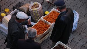 Özcan, Natürel Kayısı 20 TL'den Satılıyor