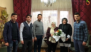 AK Gençlik Emekli Öğretmen Türker'i Unutmadı