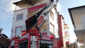 Apartmanın Çatısı Yandı