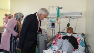 Başkan Güder, Lösemili Çocuklara Moral Verdi
