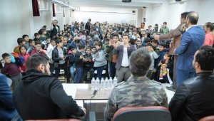 Forvet Eren Tozlu Öğrencilerle Bir Araya Geldi