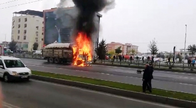 Malatya'da Kamyon Alev Topuna Döndü
