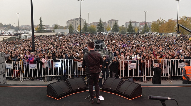 MalatyaPark AVM, 10'uncu Yılını Emre Aydın Konseriyle Kutladı