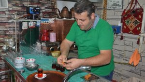 Şeker Yerine Kayısı İkram Ediliyor