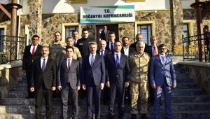 Vali Baruş, Doğanyol'da muhtarlarla buluştu