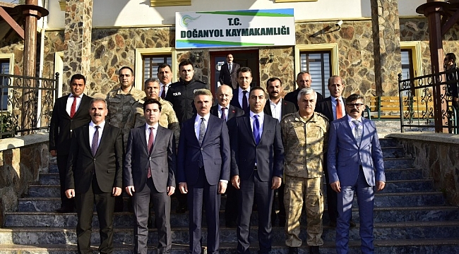 Vali Baruş, Doğanyol'da muhtarlarla buluştu