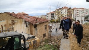 Battalgazi Belediyesi 5 Metruk Evi Yıktı