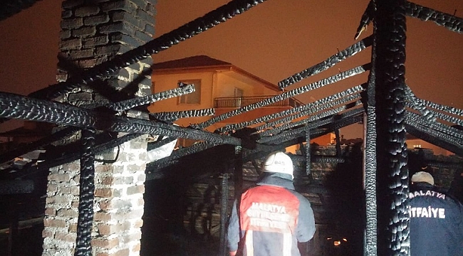 Çatı Yangını Maddi Hasara Yol Açtı