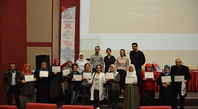 Diyabetik Hasta ve Yakınlarına Eğitim Verildi