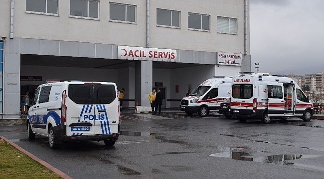 İki Otomobil Kafa Kafaya Çarpıştı: 4 Yaralı