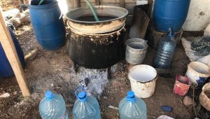 Jandarma Ekipleri 2 Ton Kaçak Alkol Ele Geçirildi
