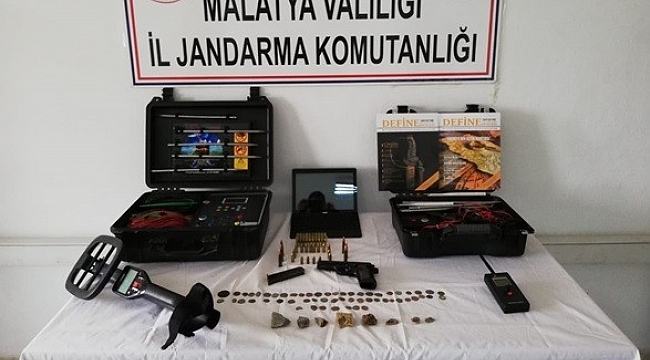 Jandarma Ekipleri Tarihi Eser ve Silah Ele Geçirdi