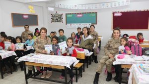 Jandarma'dan Öğrencilere Çocuk Dergisi
