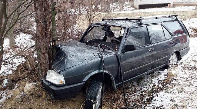 Darende'de Otomobil Buzlanan Yolda Kaza Yaptı: 5 Yaralı