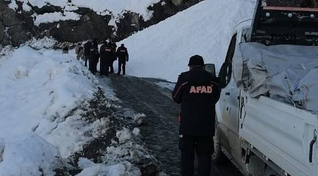 Doğanyol'a Giden Yardım Konvoyuna Çığ Engeli