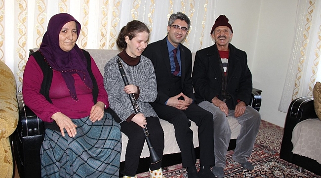 Doğuştan Görme Engelli Zeynep'in Klarnet Sevinci