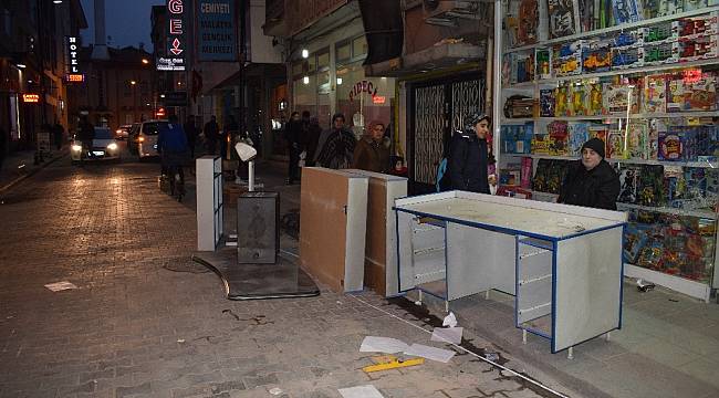 Fuzuli Caddesindeki Hasarlı Ev ve İş Yerleri Tahliye Ediliyor