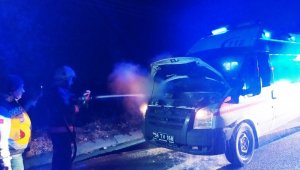Hasta Götüren Ambulans Alev Aldı
