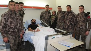 Kahraman Özel Harekatçı Kurtardığı Genci Ziyaret Etti