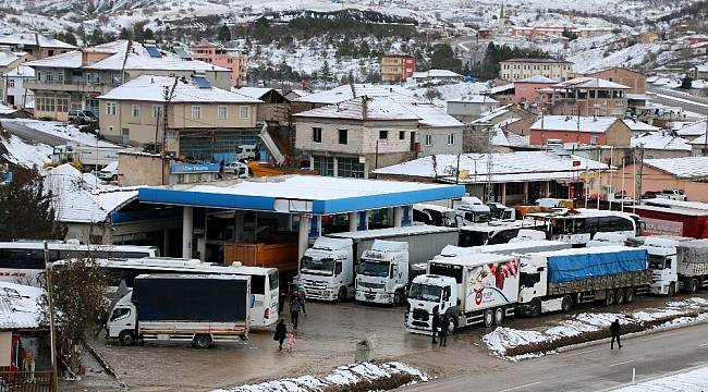 Kar ve Tipi Nedeniyle Sivas-Malatya Kara Yolu Ulaşıma Kapandı