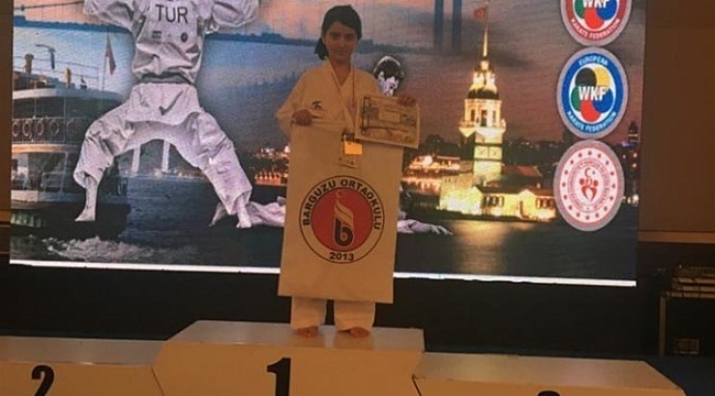 Karatede Melike Gülşen 10 Yaş Grubunda Birinci Oldu