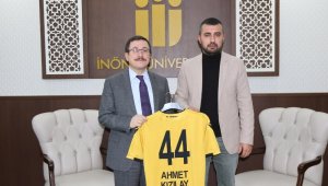 Malatyaspor Taraftarlar Derneği'nden Rektör Kızılay'a Ziyaret