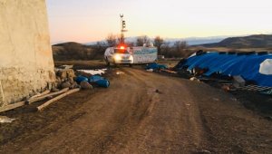 Otomobille Geri Giderken Annesini Ezdi