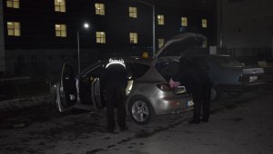 Silahını Çıkarmaya Çalışırken Kendini Vurdu