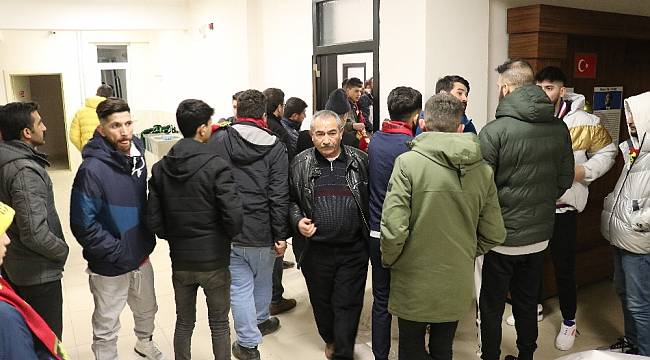 Ünlü Rapçiler Canbay ve Bolat Depremzedelere Yardımda Bulundu