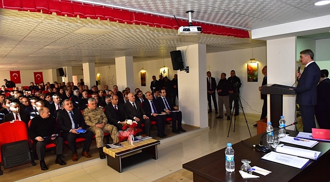 Vali Baruş, Kale İlçesinde Muhtarlarla Bir Araya Geldi