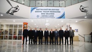 Vali Baruş'tan Sosyal Yaşam Merkezi'ne övgü