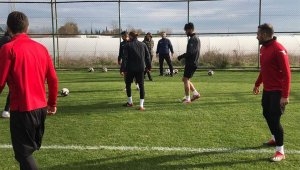 Yeşilyurt Belediyespor Hazırlık Maçında Derincespor'u 1-0 yendi