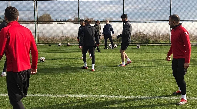 Yeşilyurt Belediyespor Hazırlık Maçında Derincespor'u 1-0 yendi