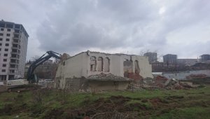 Yeşilyurt'ta Bulunan Metruk Binalar Yıkılıyor