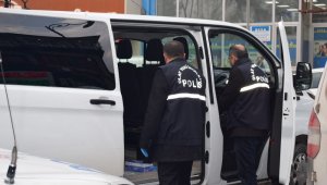 14 Yaşındaki Kız, Babasıyla Yaşayan Kadını Sırtından Bıçakladı