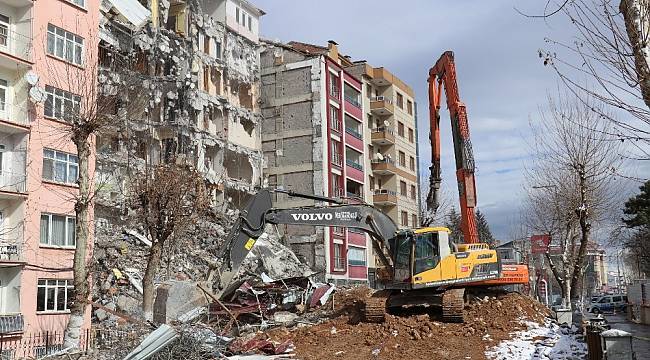 3 Bin 585 Binanın Ağır Hasarlı Olduğu Açıklandı