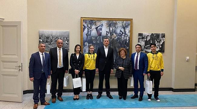 Bakan Selçuk Malatyalı öğrencilerle Röportaj Gerçekleştirdi