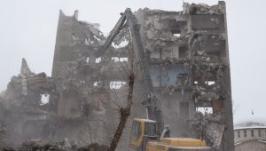 Deprem Öncesi Boşaltılan Binalar Yıkılıyor