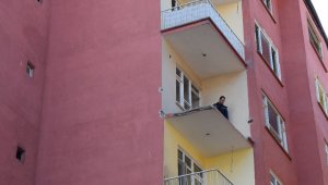 Hurdacı Balkon Demirini Sökmeye Çalışırken Düştü: 1 Ölü