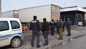 İşçi Tır Dorsesi'nin Altında Kaldı