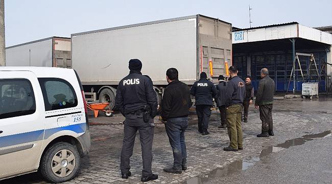 İşçi Tır Dorsesi'nin Altında Kaldı