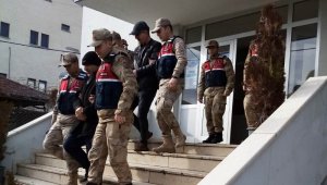 Jandarma Hırsızlık Yapan 2 Şüpheliyi Yakaladı