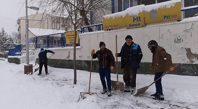 Kuluncak'ta Kar Mücadele Aralıksız Devam Ediyor